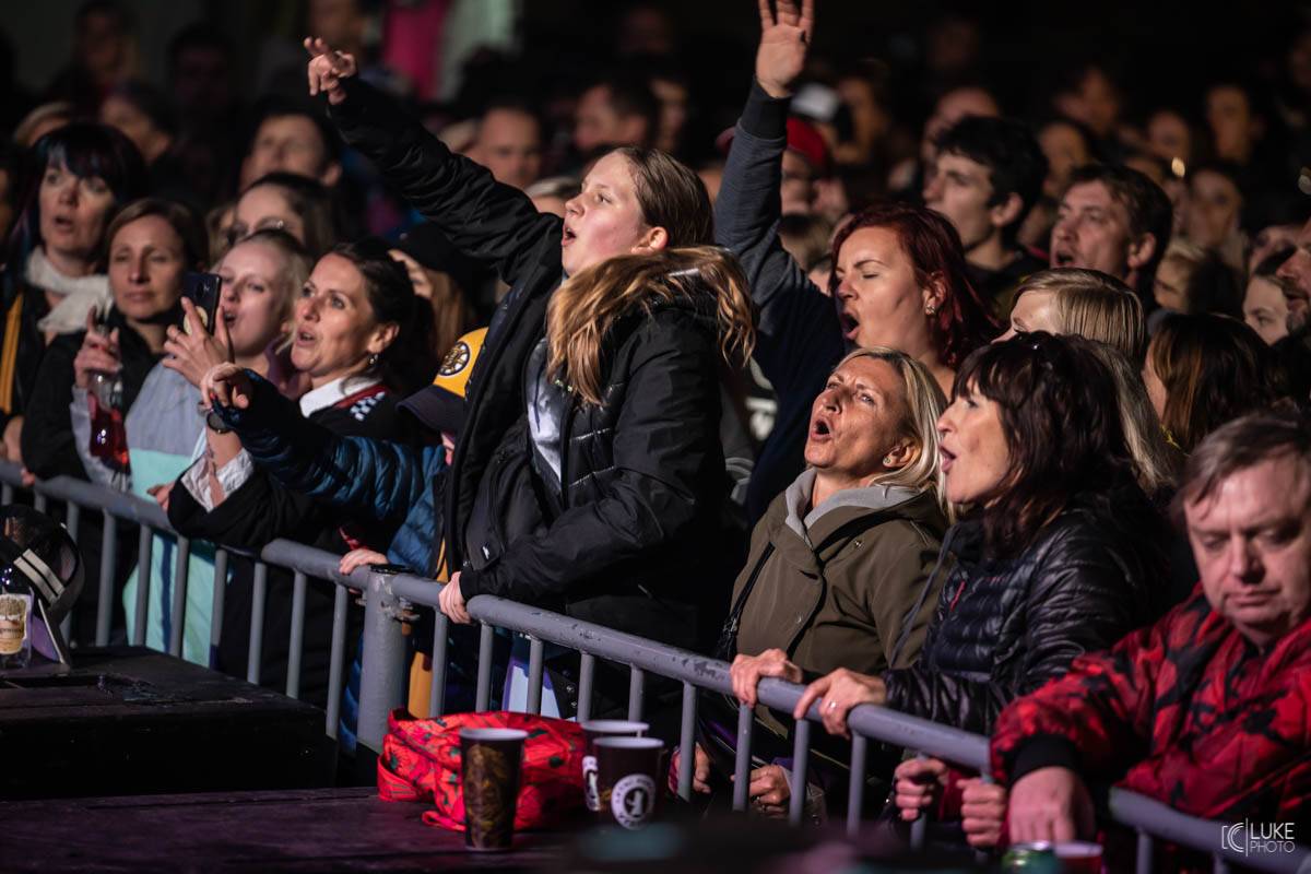Letní parket ve Výravě s Mig 21 a Mirai doslova vřel. Nechyběly ohně, hořící paličky nebo létající kalhotky