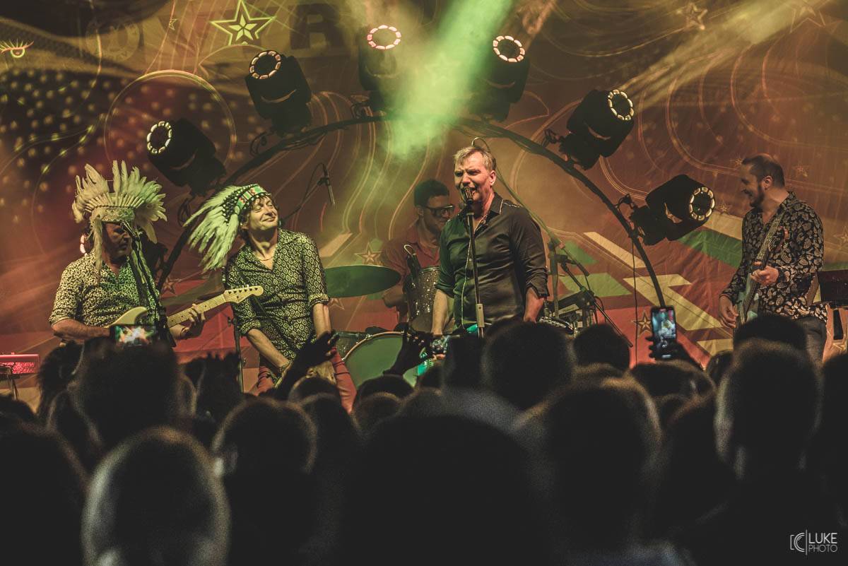 Letní parket ve Výravě s Mig 21 a Mirai doslova vřel. Nechyběly ohně, hořící paličky nebo létající kalhotky