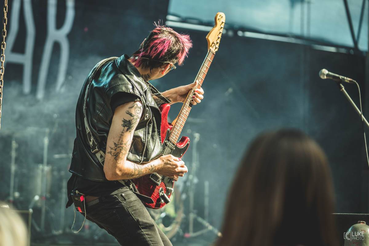 Letní parket ve Výravě s Mig 21 a Mirai doslova vřel. Nechyběly ohně, hořící paličky nebo létající kalhotky