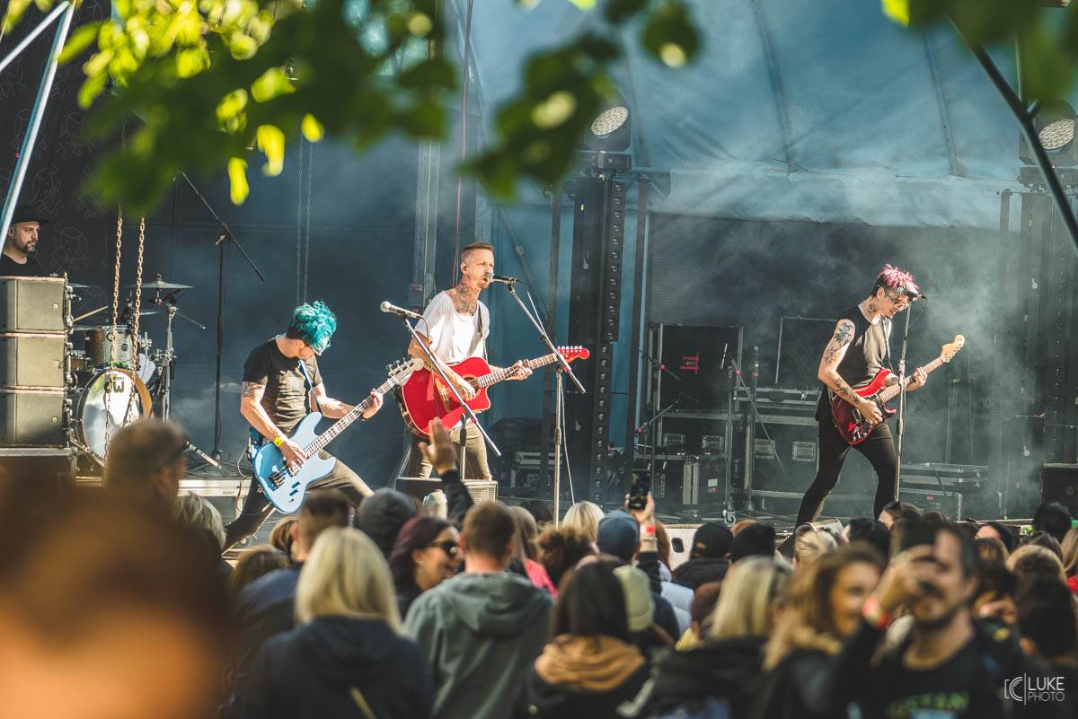 Letní parket ve Výravě s Mig 21 a Mirai doslova vřel. Nechyběly ohně, hořící paličky nebo létající kalhotky