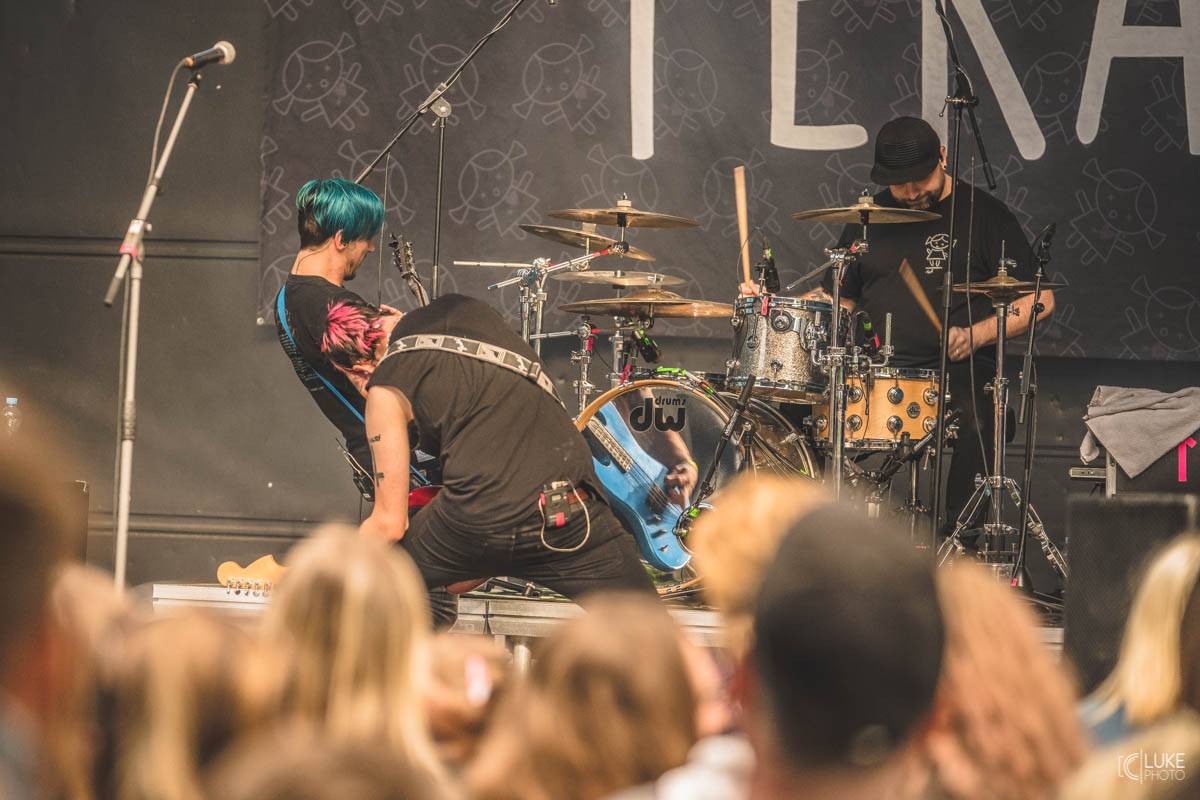 Letní parket ve Výravě s Mig 21 a Mirai doslova vřel. Nechyběly ohně, hořící paličky nebo létající kalhotky