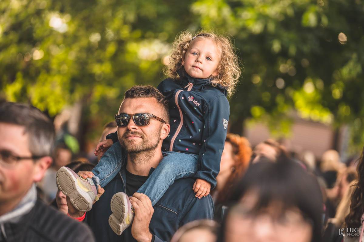 Letní parket ve Výravě s Mig 21 a Mirai doslova vřel. Nechyběly ohně, hořící paličky nebo létající kalhotky