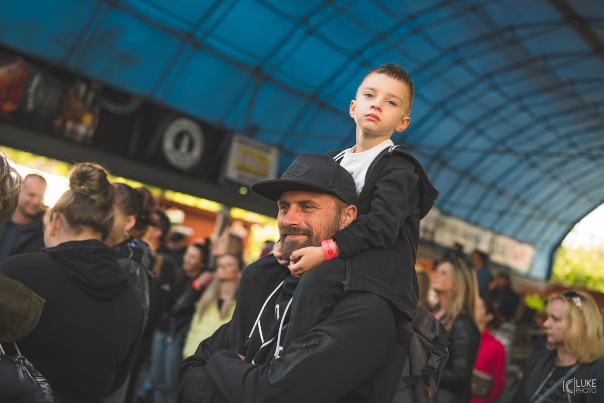 Letní parket ve Výravě s Mig 21 a Mirai doslova vřel. Nechyběly ohně, hořící paličky nebo létající kalhotky