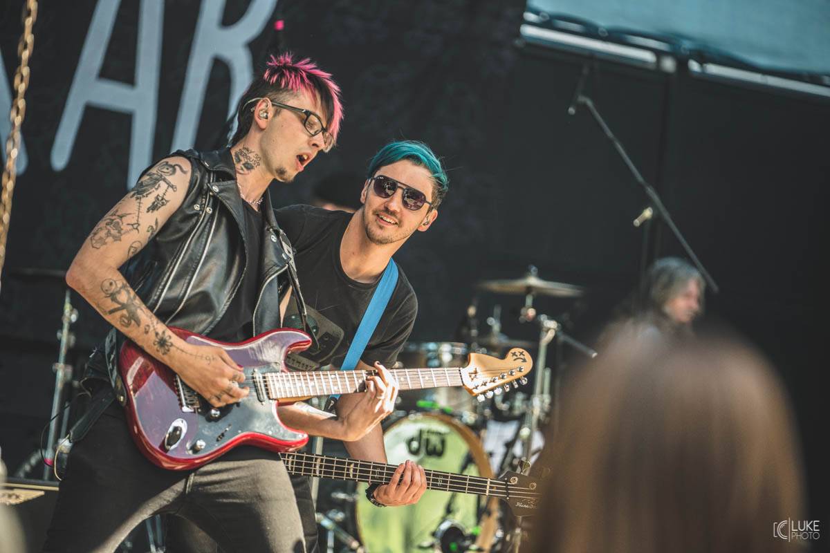 Letní parket ve Výravě s Mig 21 a Mirai doslova vřel. Nechyběly ohně, hořící paličky nebo létající kalhotky