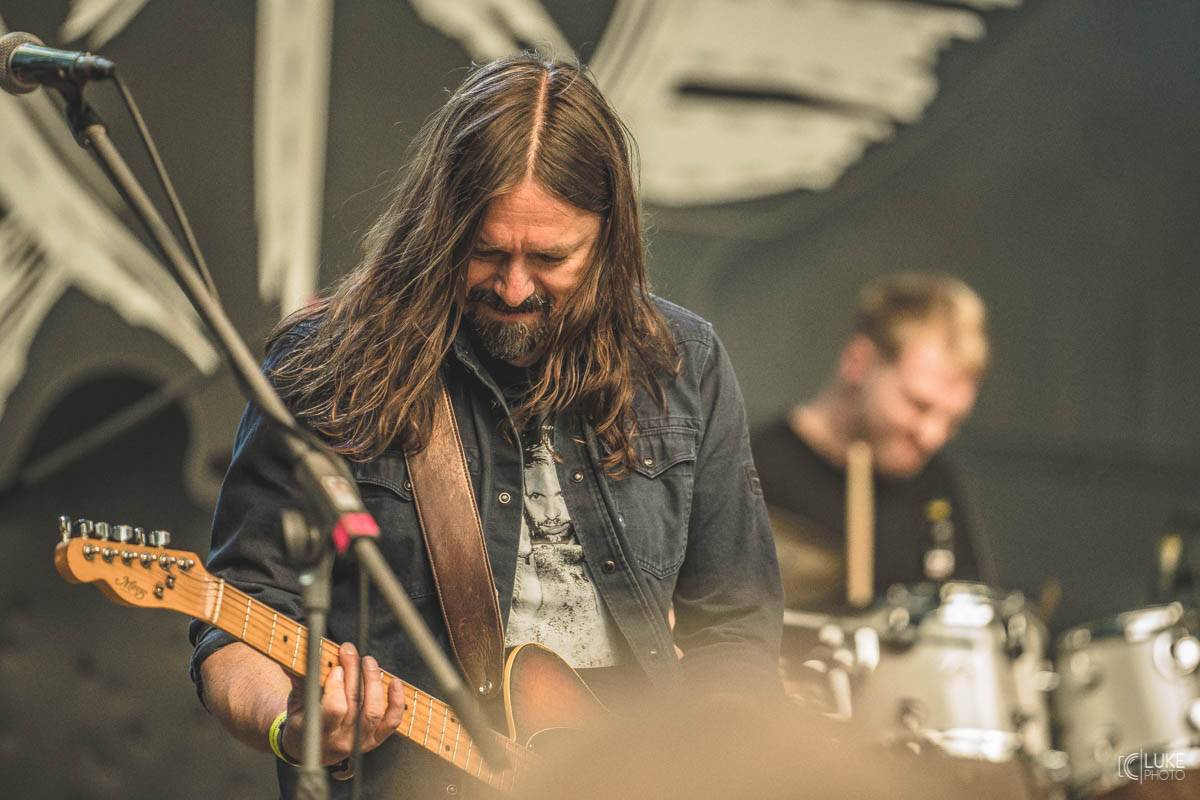 Letní parket ve Výravě s Mig 21 a Mirai doslova vřel. Nechyběly ohně, hořící paličky nebo létající kalhotky