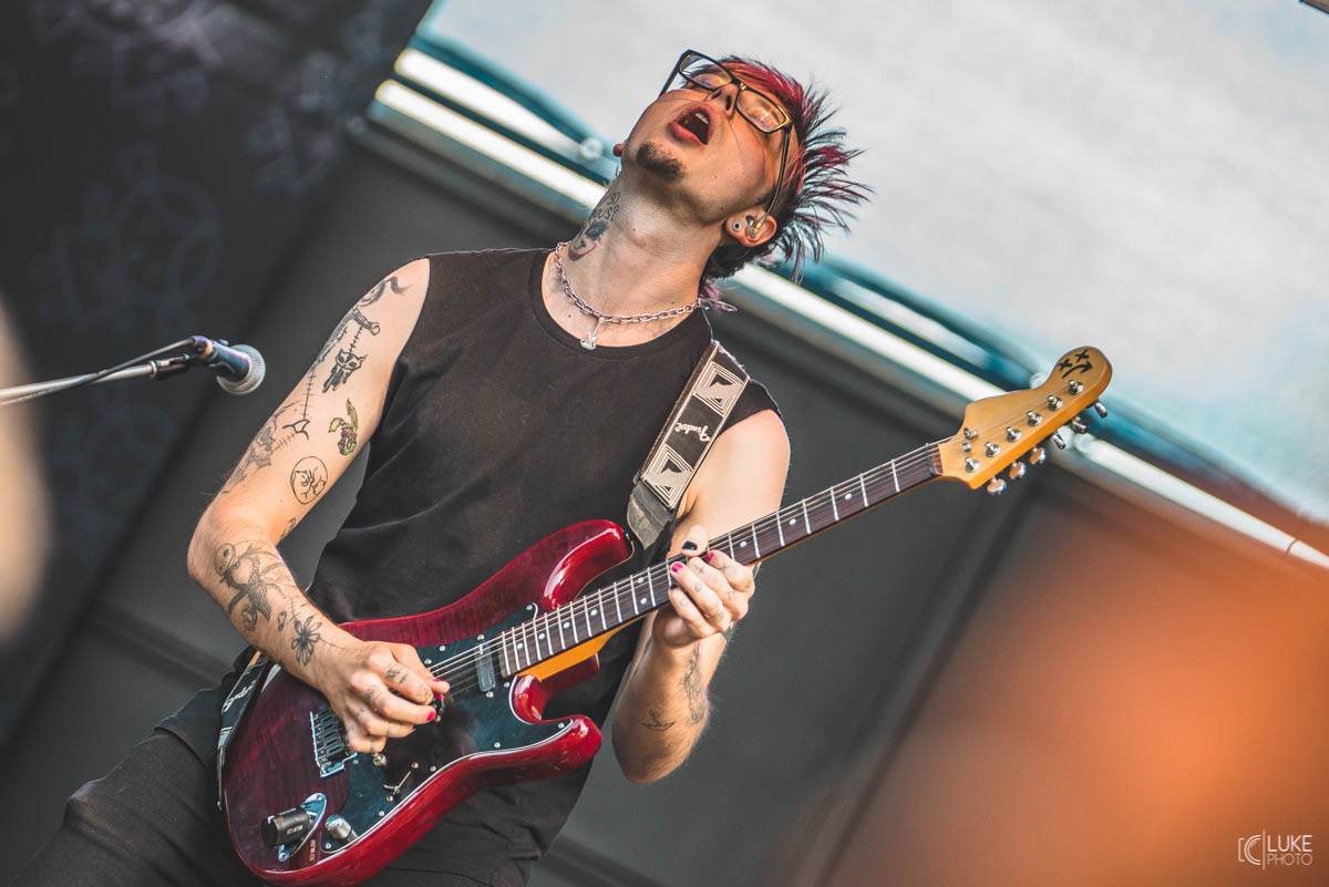 Letní parket ve Výravě s Mig 21 a Mirai doslova vřel. Nechyběly ohně, hořící paličky nebo létající kalhotky