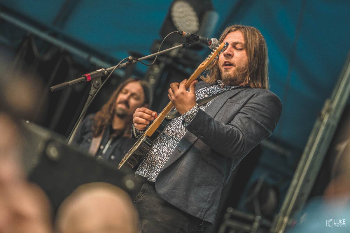 Letní parket ve Výravě s Mig 21 a Mirai doslova vřel. Nechyběly ohně, hořící paličky nebo létající kalhotky