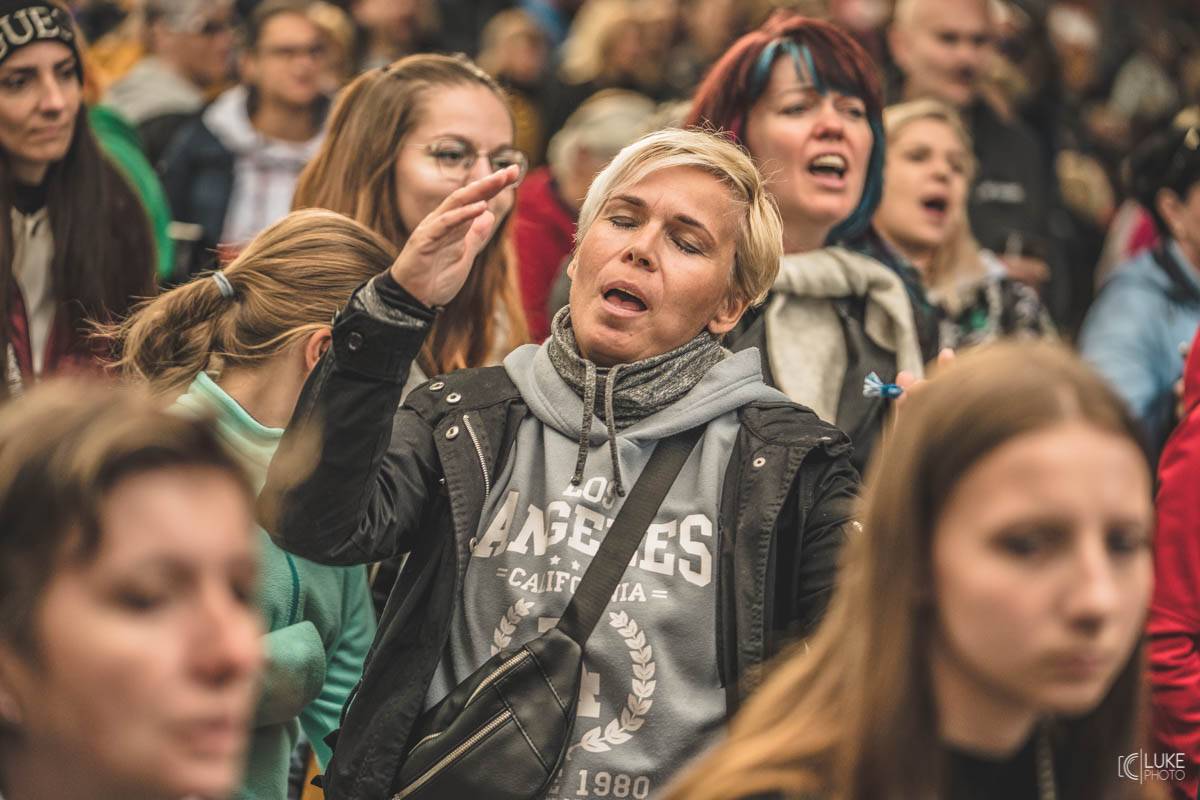 Letní parket ve Výravě s Mig 21 a Mirai doslova vřel. Nechyběly ohně, hořící paličky nebo létající kalhotky