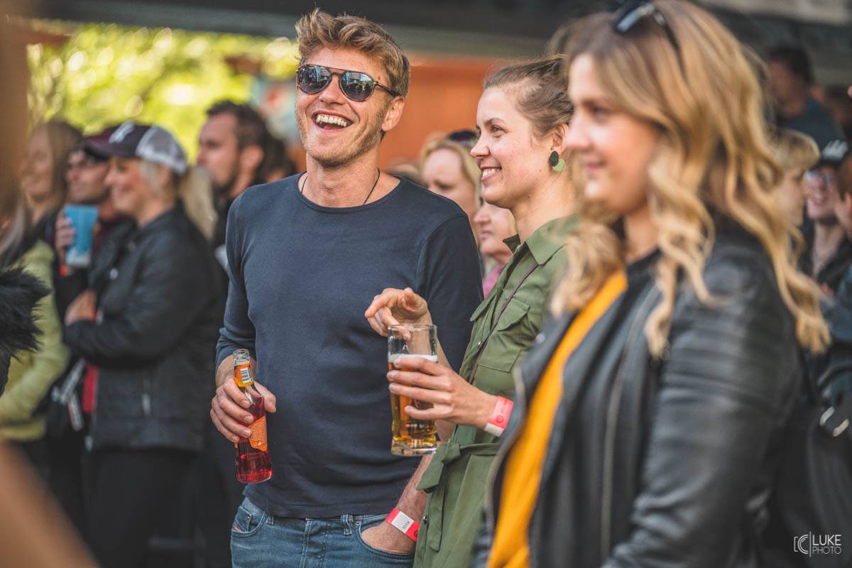 Letní parket ve Výravě s Mig 21 a Mirai doslova vřel. Nechyběly ohně, hořící paličky nebo létající kalhotky