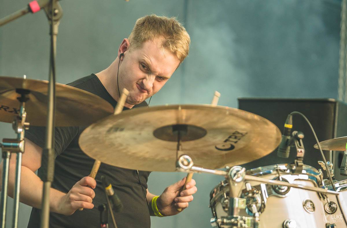 Letní parket ve Výravě s Mig 21 a Mirai doslova vřel. Nechyběly ohně, hořící paličky nebo létající kalhotky