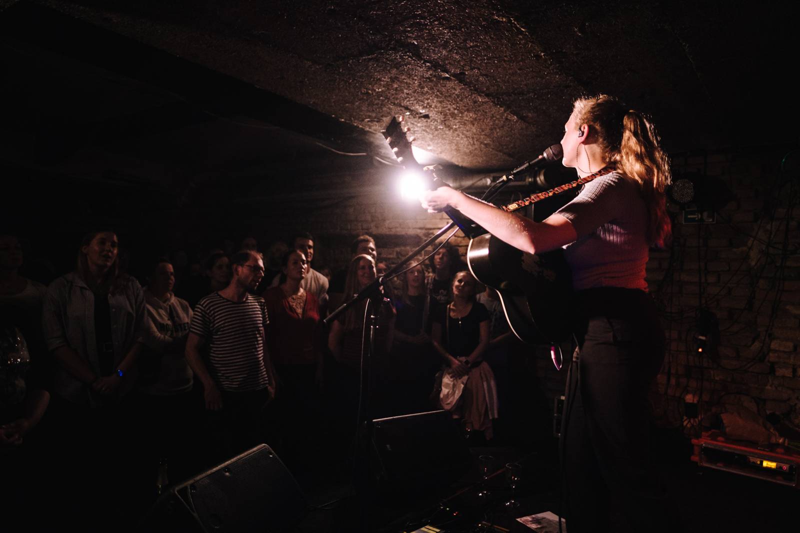 Tereza Balonová pokřtila debutové album, jeho kmotry se stali Pokáč a Kateřina Marie Tichá