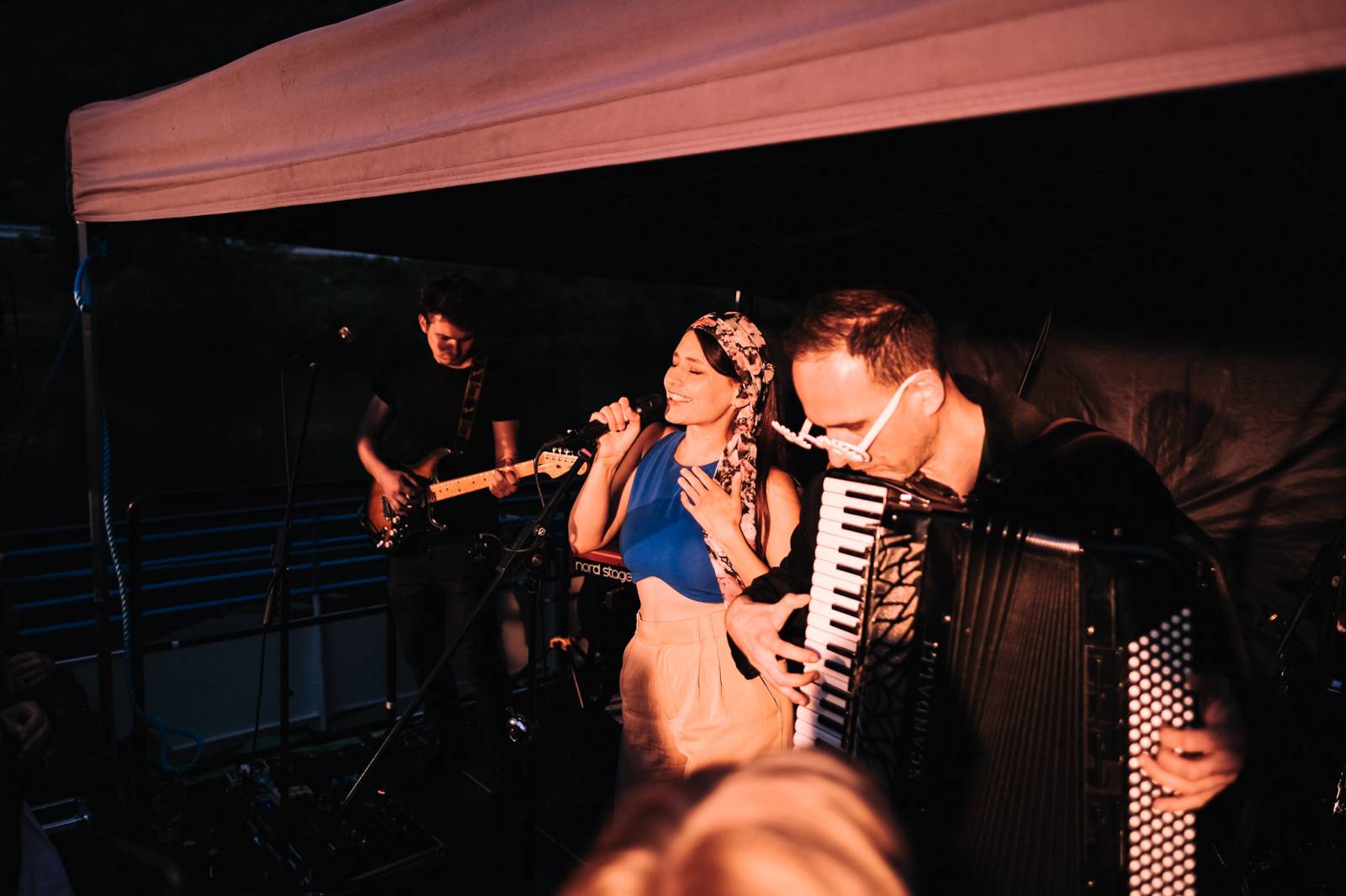 Kateřina Marie Tichá s Bandjeez zazpívali fanouškům na Vltavě, potěšili i novými písněmi