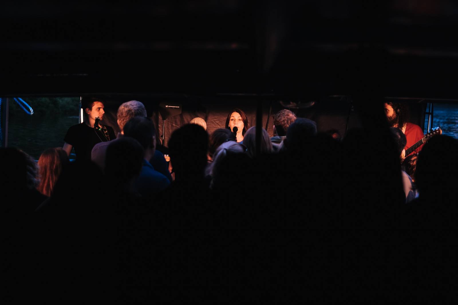 Kateřina Marie Tichá s Bandjeez zazpívali fanouškům na Vltavě, potěšili i novými písněmi