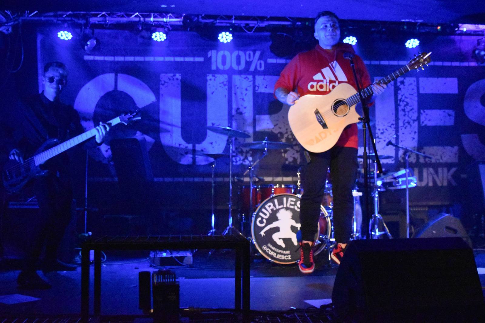 Adys do Rock Café přivezli Poslední kapku romantiky, Curlies Sousedku  