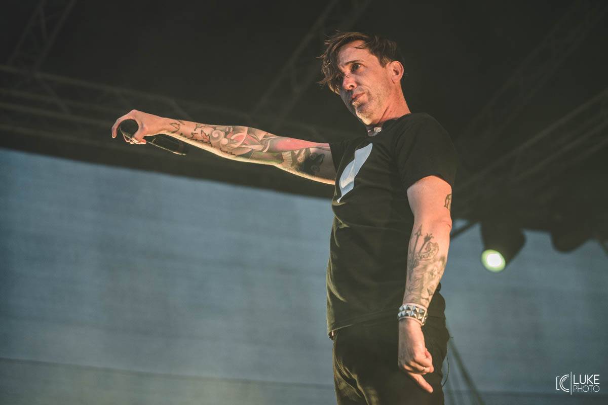 Kanadští Billy Talent zahráli v Brně na Výstavišti. Ani deštěm se fanoušci nenechali odradit