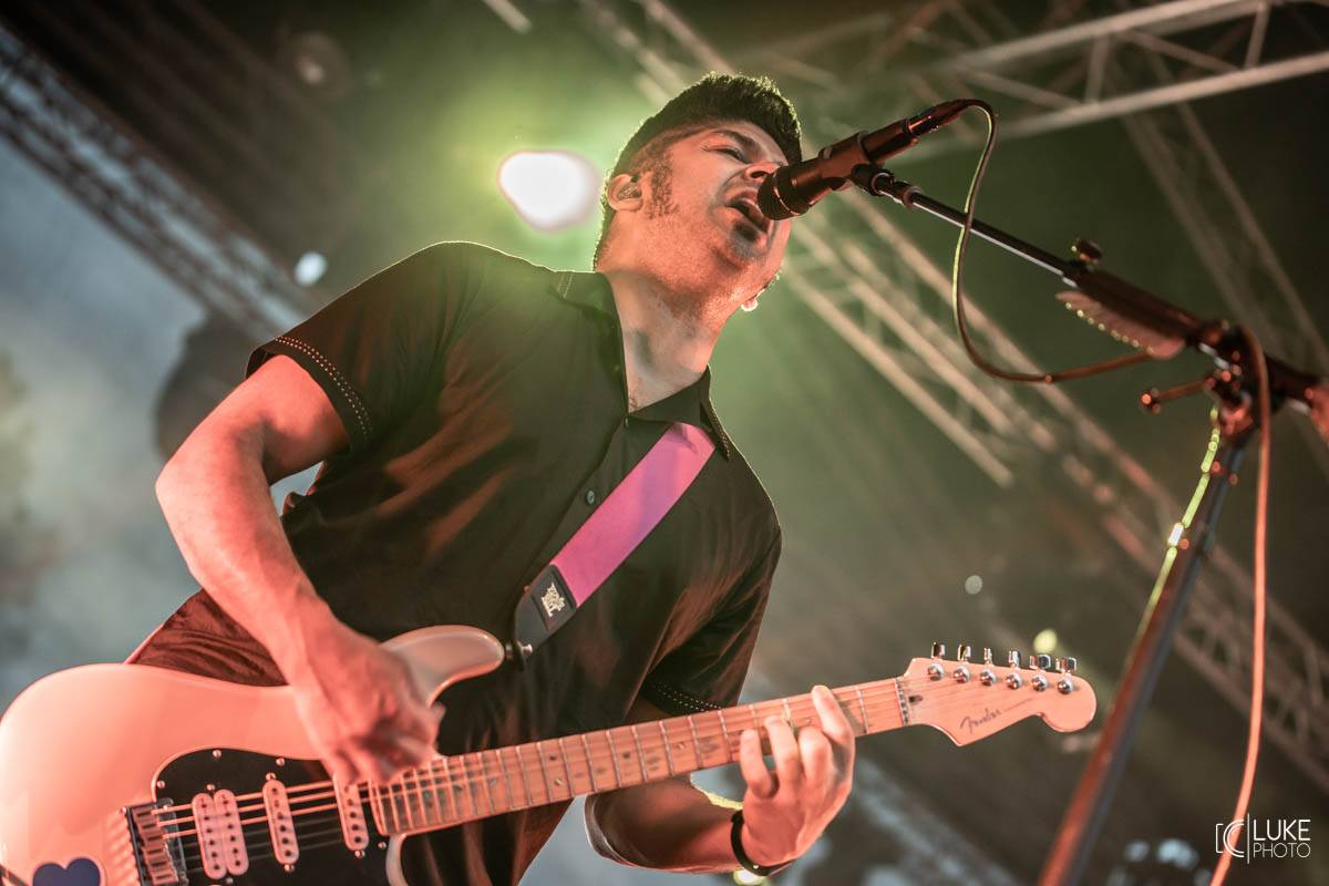 Kanadští Billy Talent zahráli v Brně na Výstavišti. Ani deštěm se fanoušci nenechali odradit