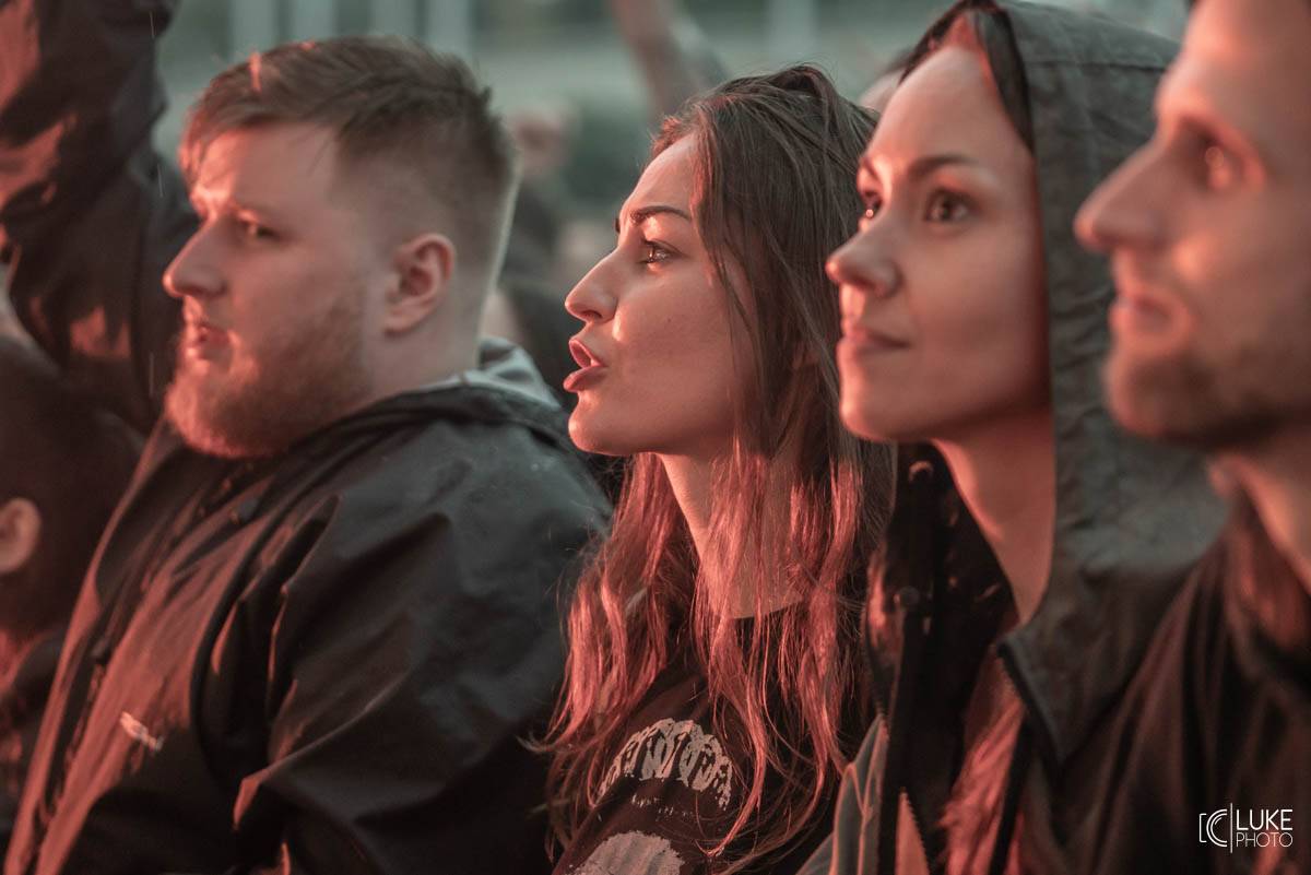 Kanadští Billy Talent zahráli v Brně na Výstavišti. Ani deštěm se fanoušci nenechali odradit