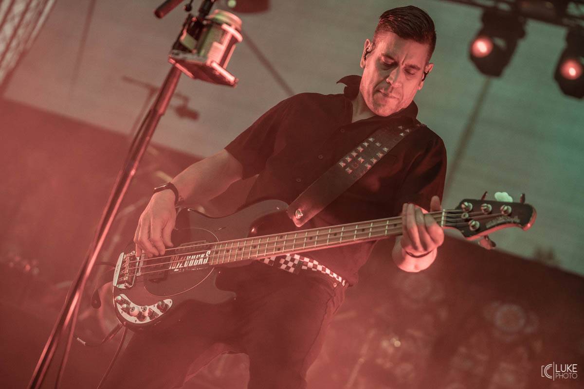 Kanadští Billy Talent zahráli v Brně na Výstavišti. Ani deštěm se fanoušci nenechali odradit