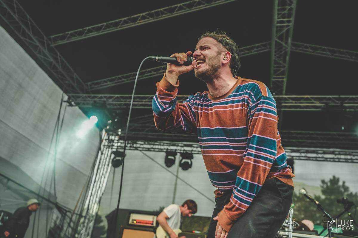 Kanadští Billy Talent zahráli v Brně na Výstavišti. Ani deštěm se fanoušci nenechali odradit