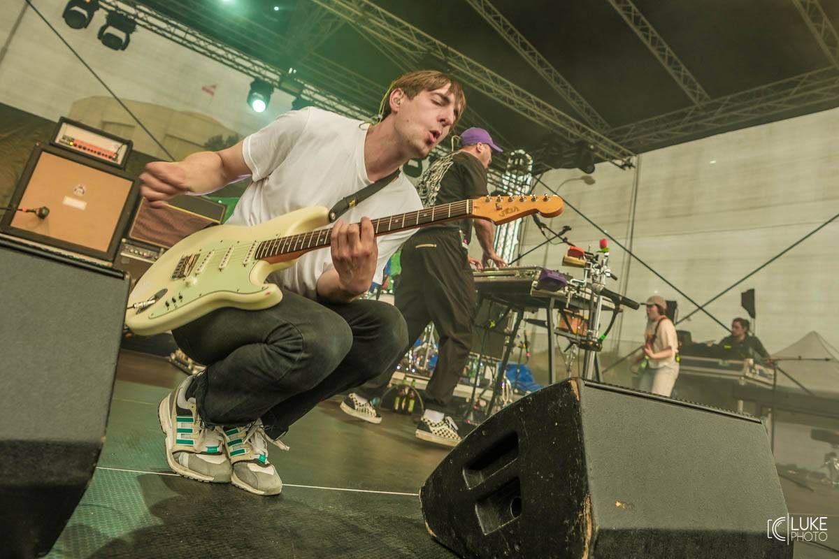 Kanadští Billy Talent zahráli v Brně na Výstavišti. Ani deštěm se fanoušci nenechali odradit