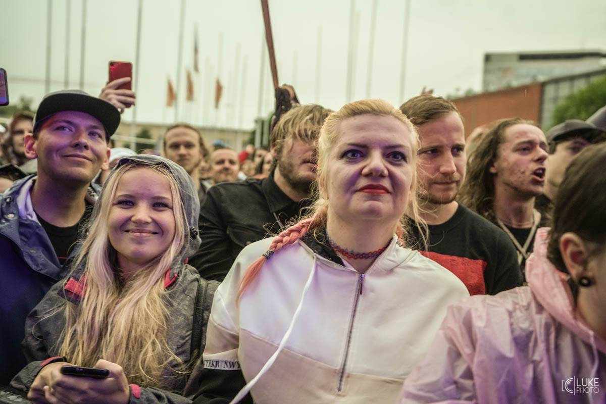 Kanadští Billy Talent zahráli v Brně na Výstavišti. Ani deštěm se fanoušci nenechali odradit