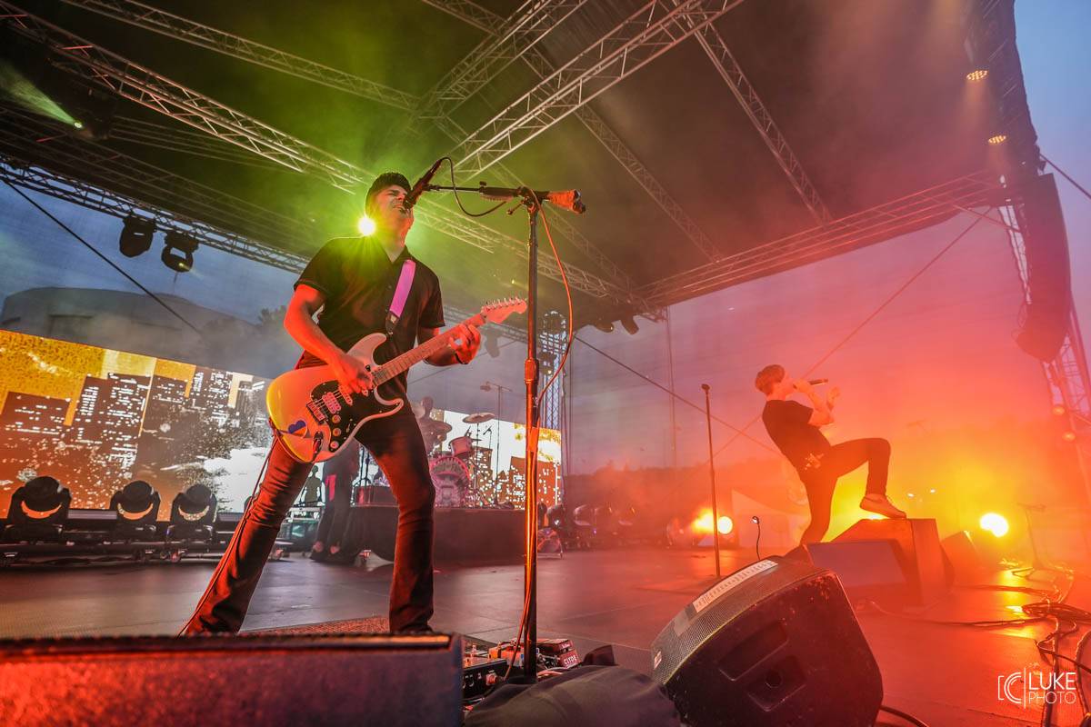 Kanadští Billy Talent zahráli v Brně na Výstavišti. Ani deštěm se fanoušci nenechali odradit