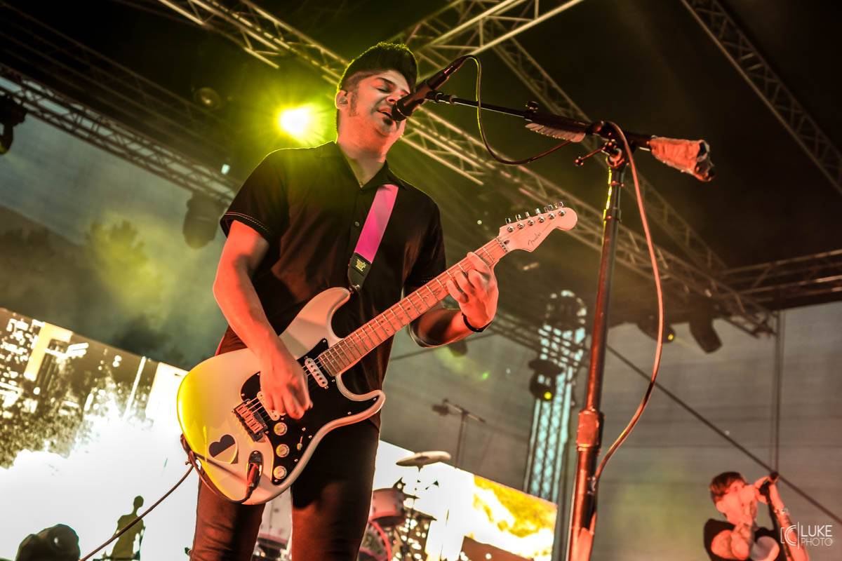 Kanadští Billy Talent zahráli v Brně na Výstavišti. Ani deštěm se fanoušci nenechali odradit