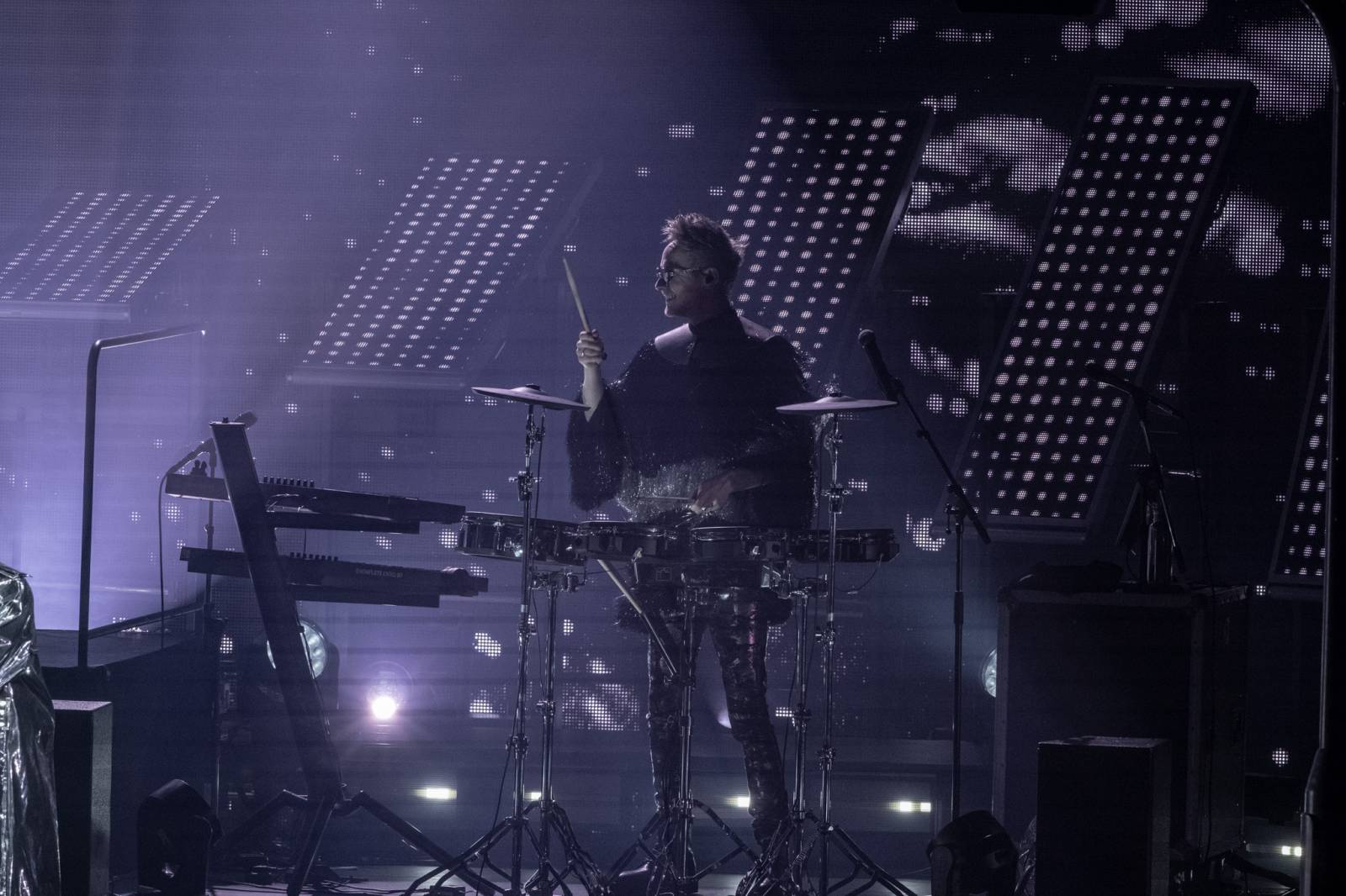 Ve Foru Karlín se tančilo v rytmu devadesátek. Pet Shop Boys zahráli své největší hity