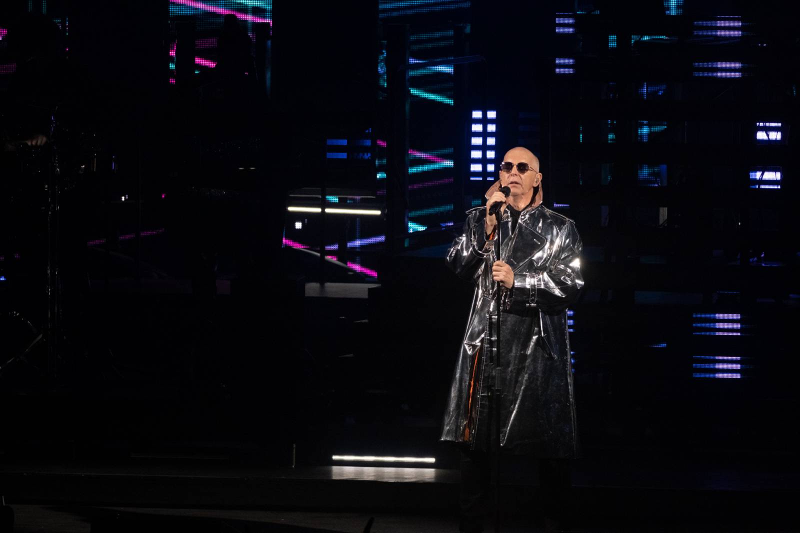 Ve Foru Karlín se tančilo v rytmu devadesátek. Pet Shop Boys zahráli své největší hity