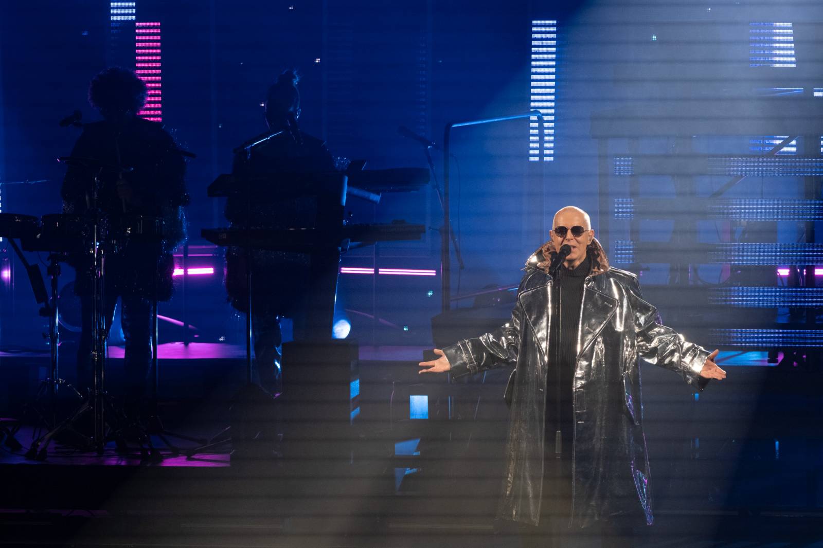 Ve Foru Karlín se tančilo v rytmu devadesátek. Pet Shop Boys zahráli své největší hity