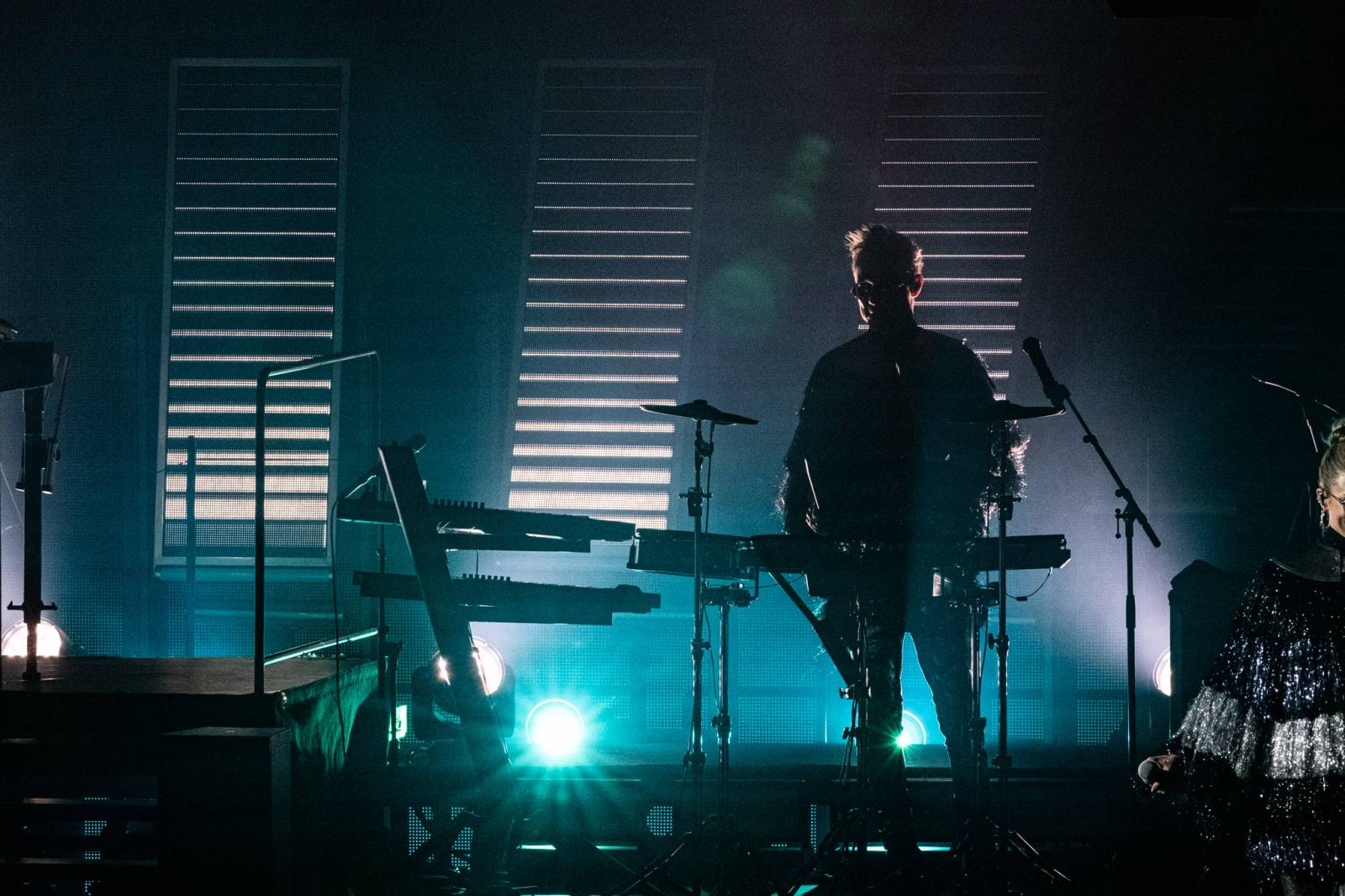 Ve Foru Karlín se tančilo v rytmu devadesátek. Pet Shop Boys zahráli své největší hity