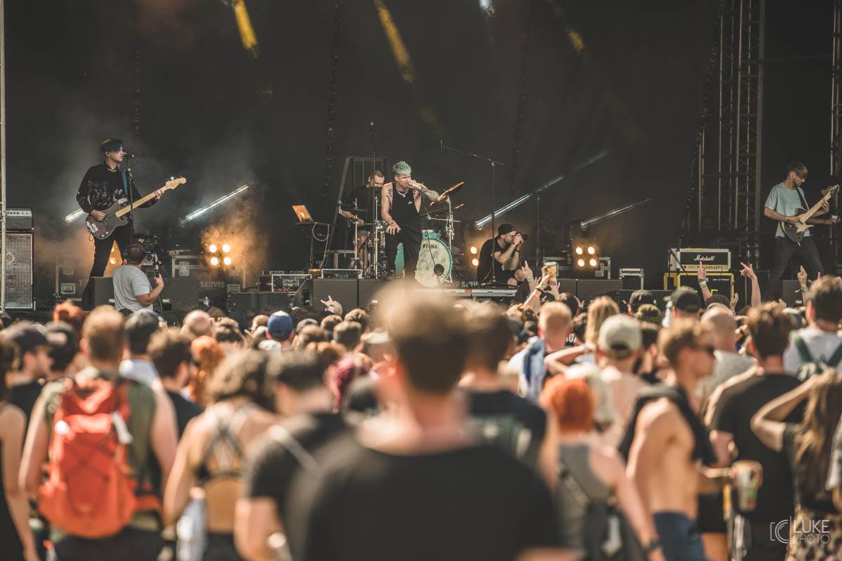 Druhý den Rock For People nabídl Skillet, Royal Blood, Neck Deep i Enter Shikari