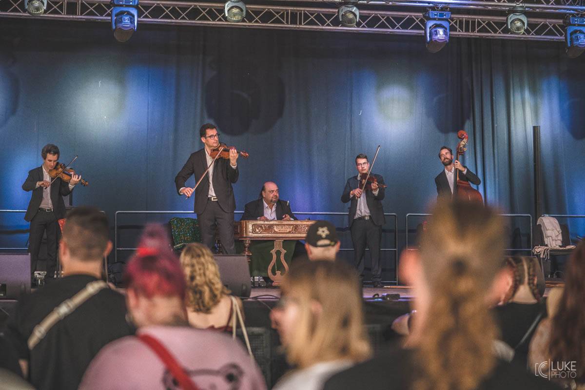 Druhý den Rock For People nabídl Skillet, Royal Blood, Neck Deep i Enter Shikari