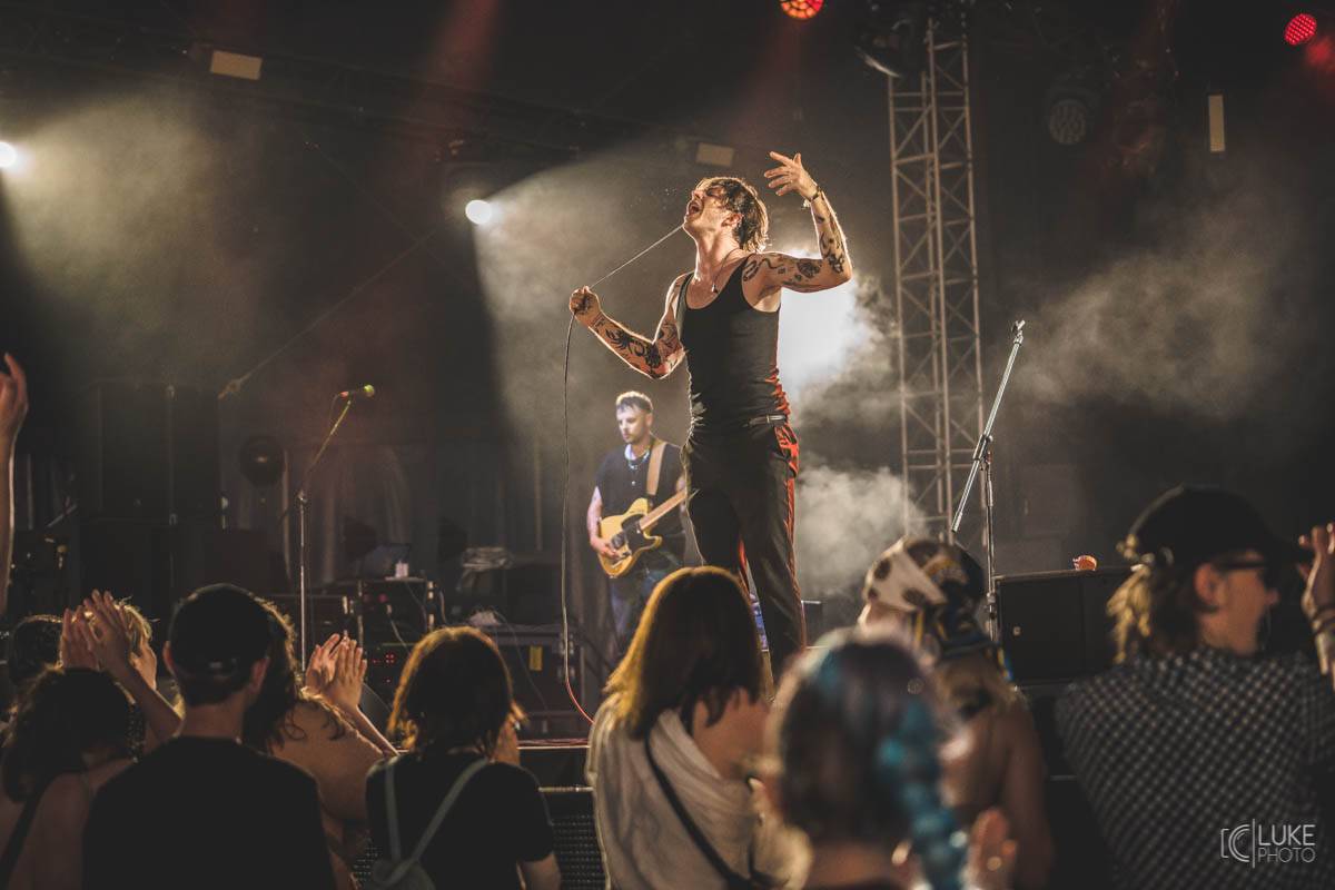 Druhý den Rock For People nabídl Skillet, Royal Blood, Neck Deep i Enter Shikari