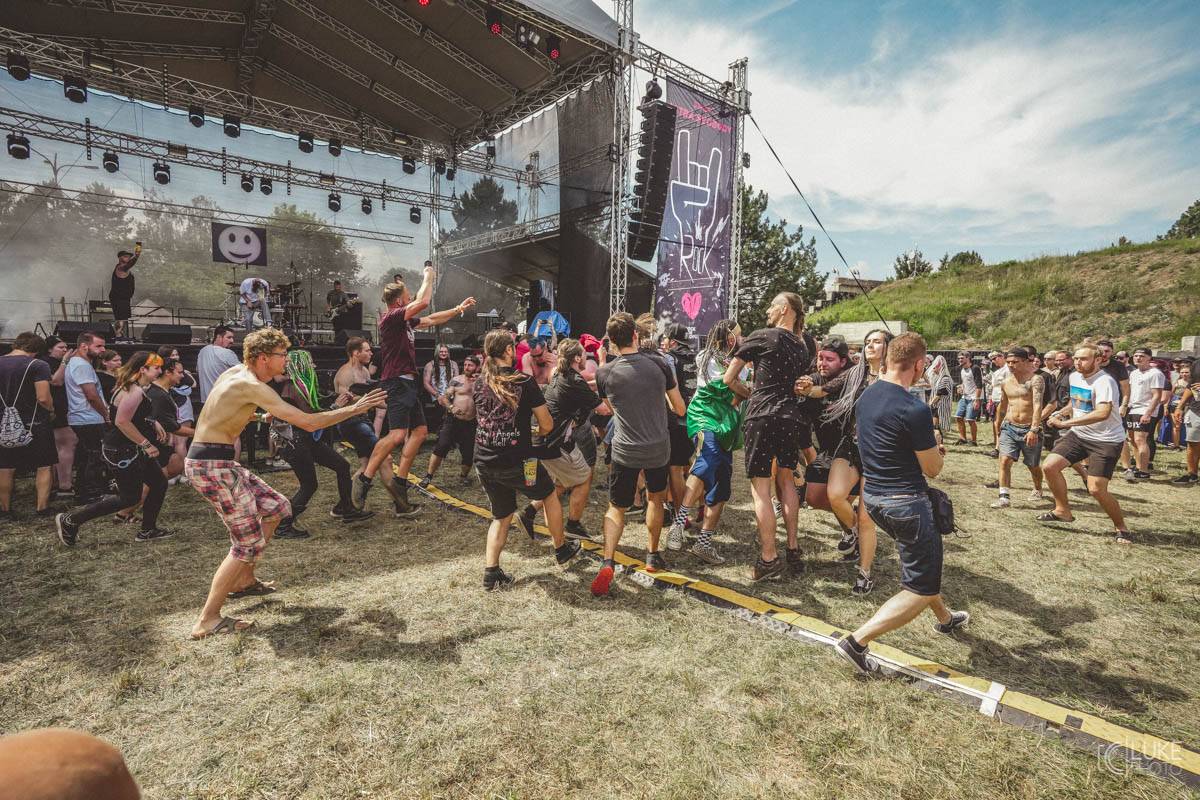 Druhý den Rock For People nabídl Skillet, Royal Blood, Neck Deep i Enter Shikari