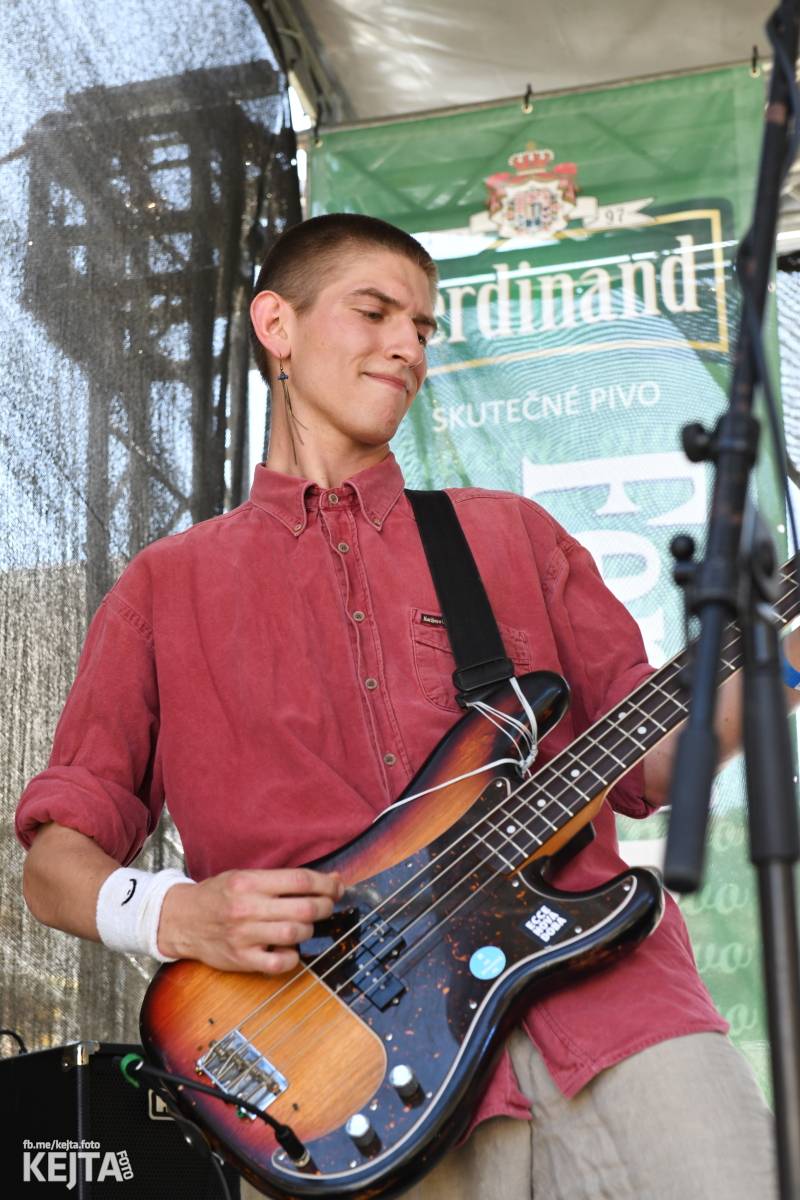 Punk Rock for Ferdinand: nejen dospěláci pařili na RV-4, The Fialky nebo !V.V.Ú.