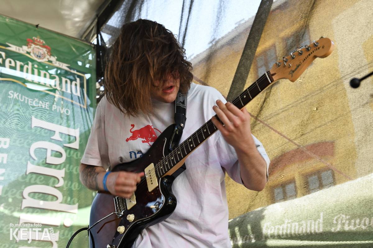 Punk Rock for Ferdinand: nejen dospěláci pařili na RV-4, The Fialky nebo !V.V.Ú.