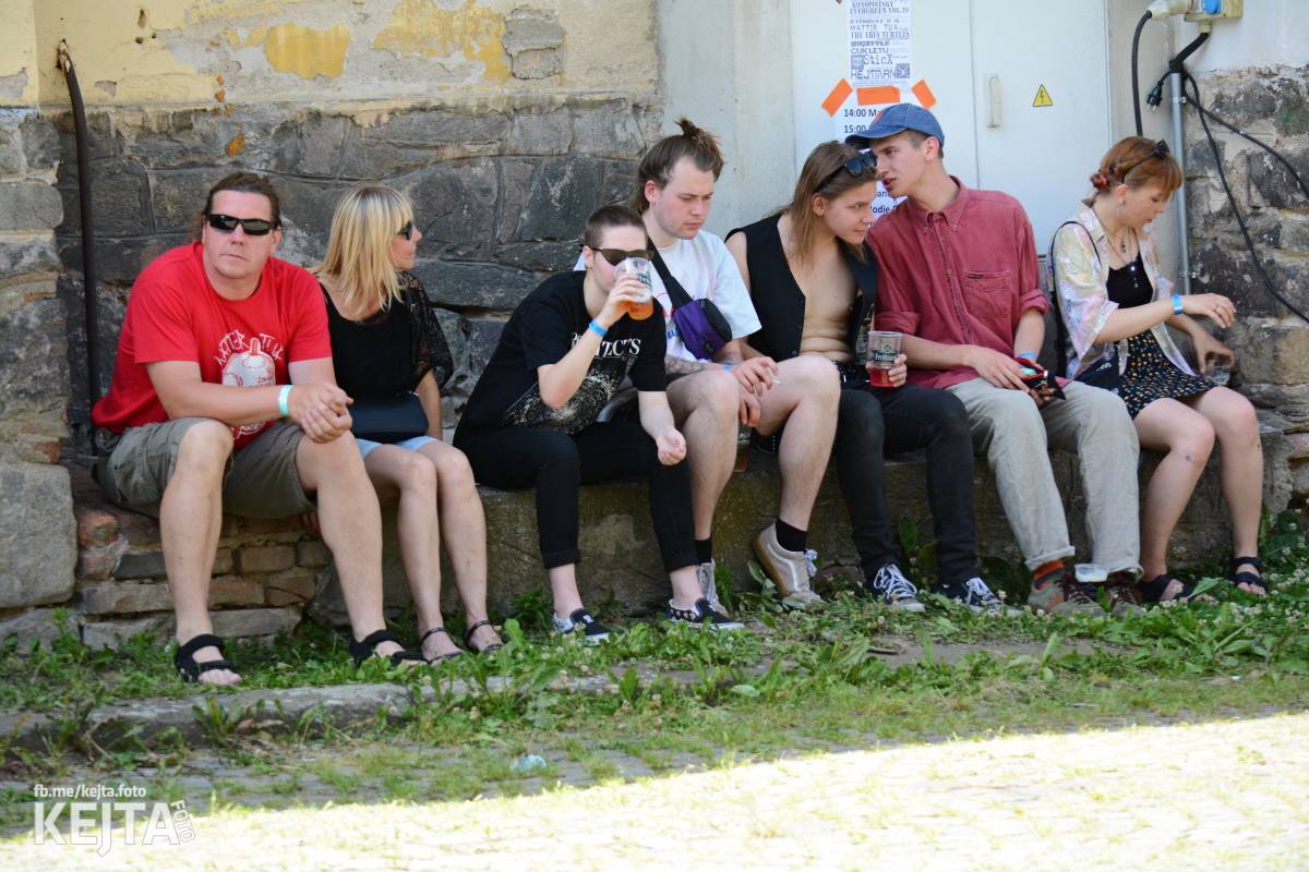 Punk Rock for Ferdinand: nejen dospěláci pařili na RV-4, The Fialky nebo !V.V.Ú.