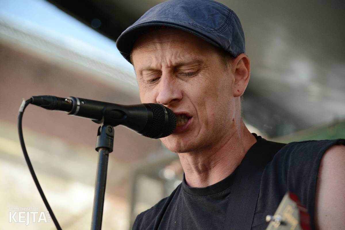 Punk Rock for Ferdinand: nejen dospěláci pařili na RV-4, The Fialky nebo !V.V.Ú.