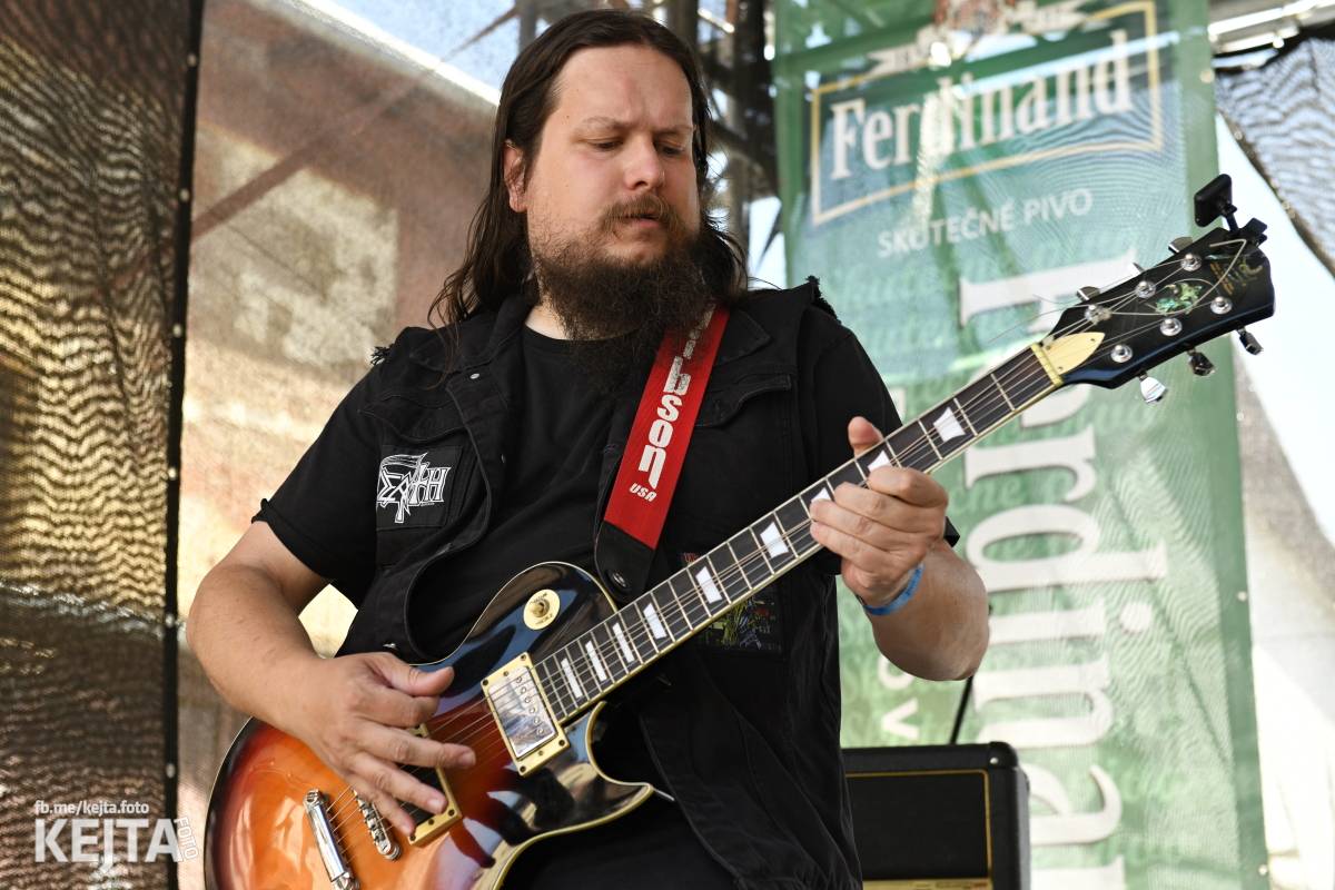 Punk Rock for Ferdinand: nejen dospěláci pařili na RV-4, The Fialky nebo !V.V.Ú.