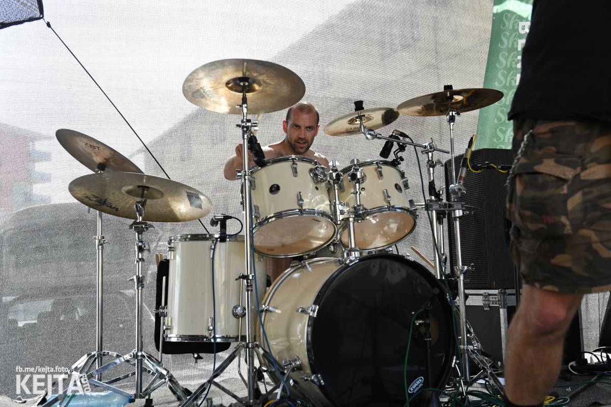 Punk Rock for Ferdinand: nejen dospěláci pařili na RV-4, The Fialky nebo !V.V.Ú.