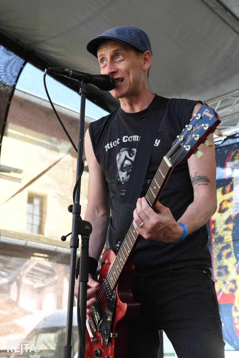 Punk Rock for Ferdinand: nejen dospěláci pařili na RV-4, The Fialky nebo !V.V.Ú.