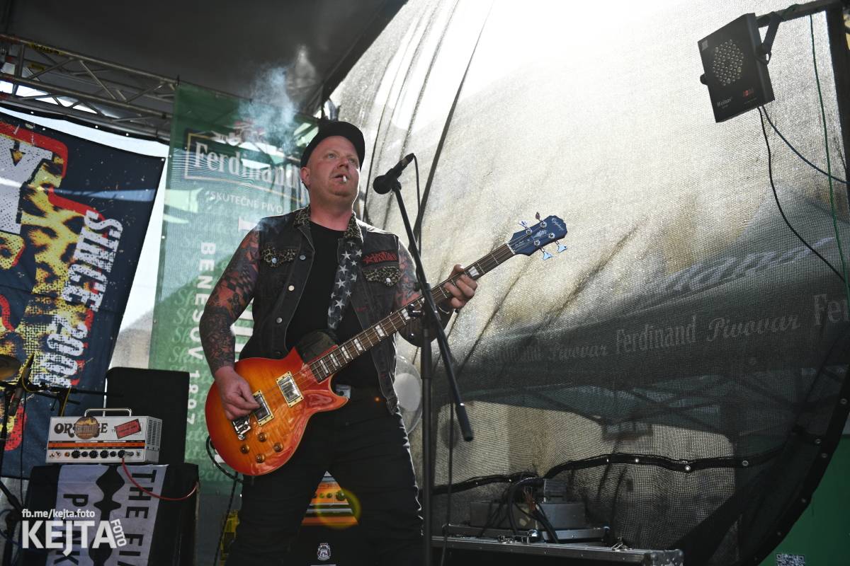 Punk Rock for Ferdinand: nejen dospěláci pařili na RV-4, The Fialky nebo !V.V.Ú.