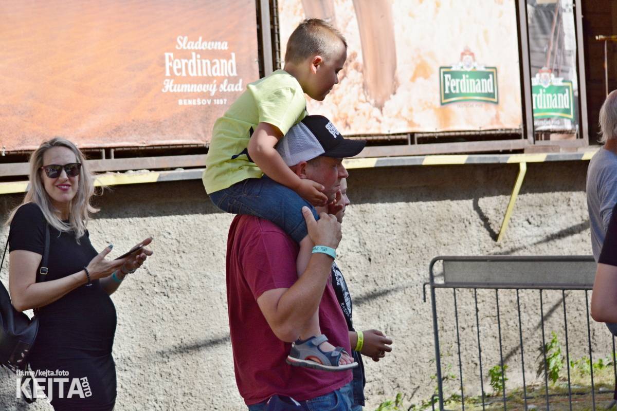 Punk Rock for Ferdinand: nejen dospěláci pařili na RV-4, The Fialky nebo !V.V.Ú.