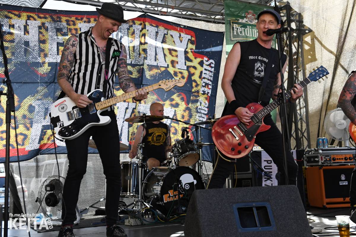 Punk Rock for Ferdinand: nejen dospěláci pařili na RV-4, The Fialky nebo !V.V.Ú.