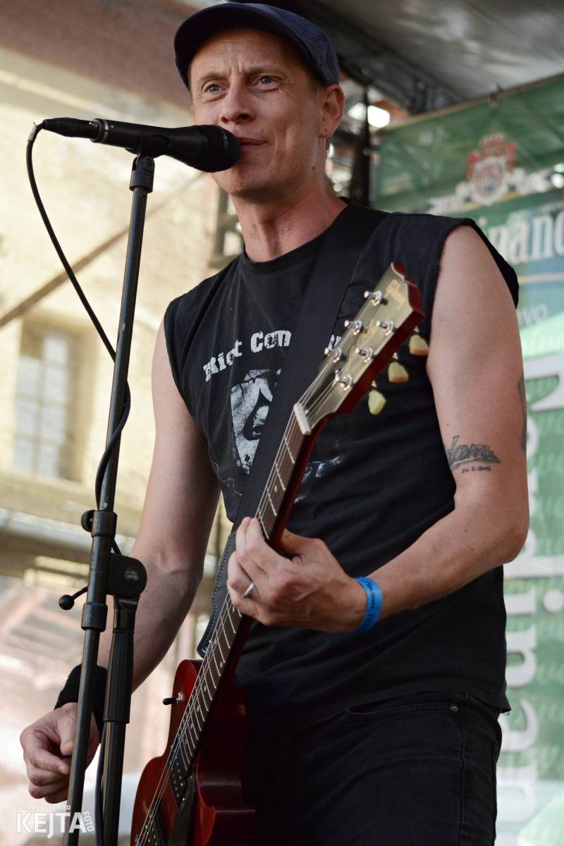 Punk Rock for Ferdinand: nejen dospěláci pařili na RV-4, The Fialky nebo !V.V.Ú.