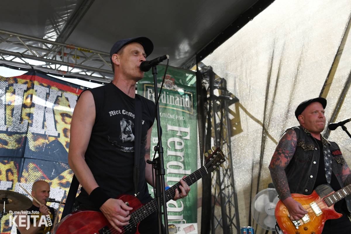 Punk Rock for Ferdinand: nejen dospěláci pařili na RV-4, The Fialky nebo !V.V.Ú.