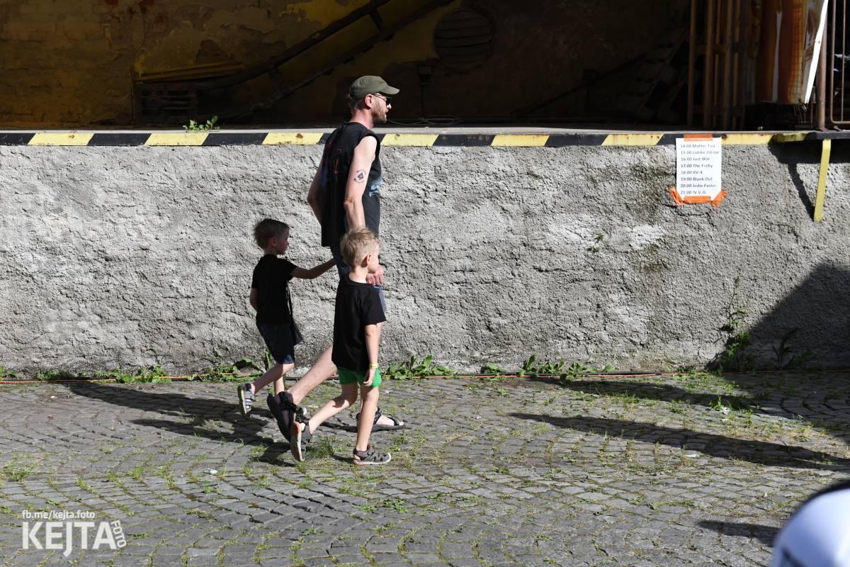 Punk Rock for Ferdinand: nejen dospěláci pařili na RV-4, The Fialky nebo !V.V.Ú.