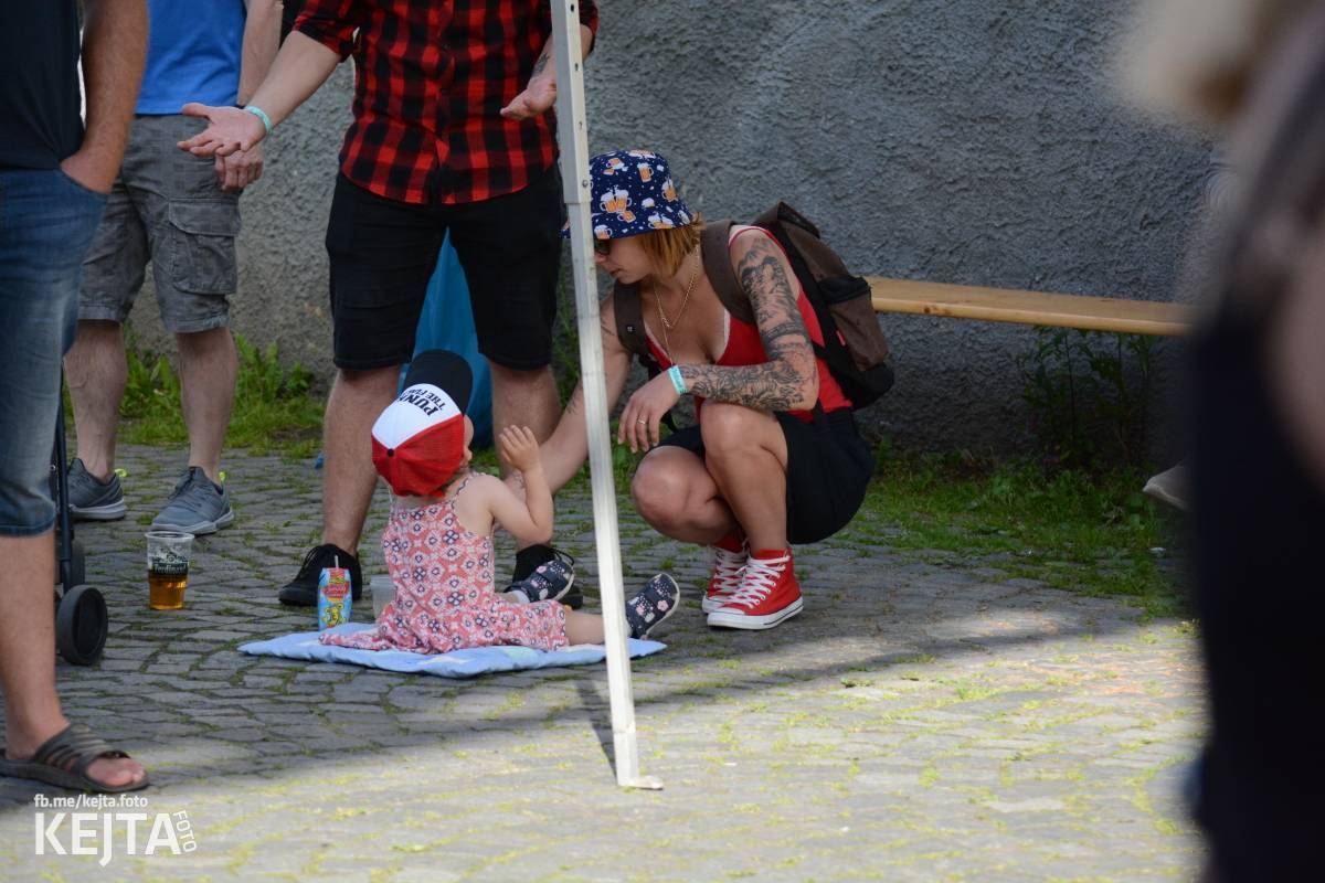 Punk Rock for Ferdinand: nejen dospěláci pařili na RV-4, The Fialky nebo !V.V.Ú.