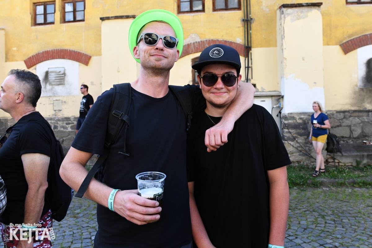 Punk Rock for Ferdinand: nejen dospěláci pařili na RV-4, The Fialky nebo !V.V.Ú.